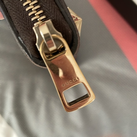 Authentic Gucci Embroidered-Face Zip Wallet.  Pre owned.  Good condition. - Picture 10 of 13